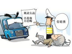 上海律師：老太監(jiān)控盲區(qū)摔倒，身后女士擔(dān)責(zé)7成